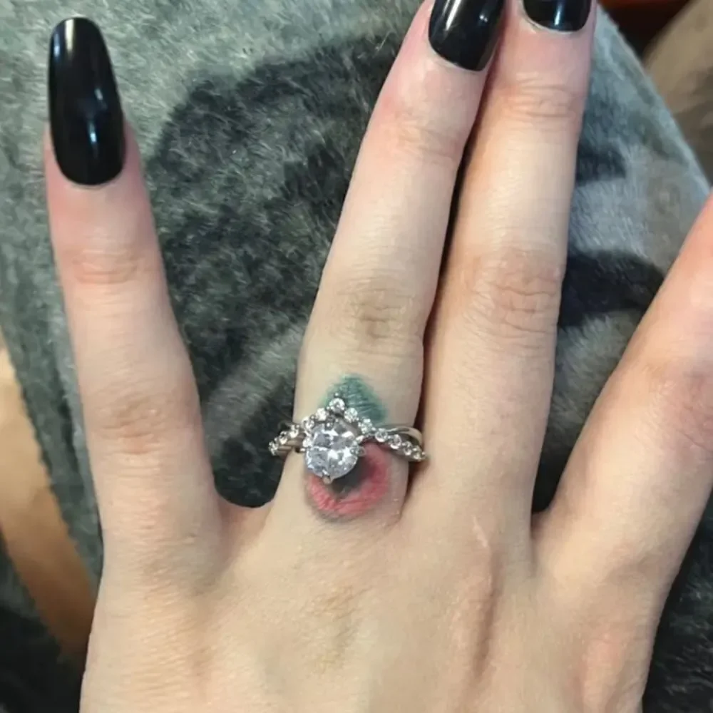 Elegant Simulated Diamonds  exquisitely Designed Women's Wedding Ring